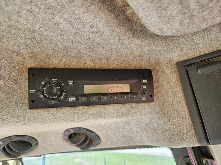 massey-ferguson-6480-image-36