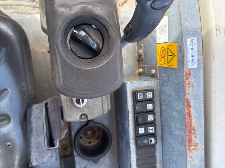 2017-takeuchi-tb240-image-19