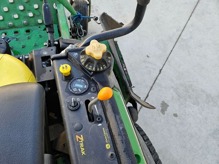 2014-john-deere-z925m-image-19