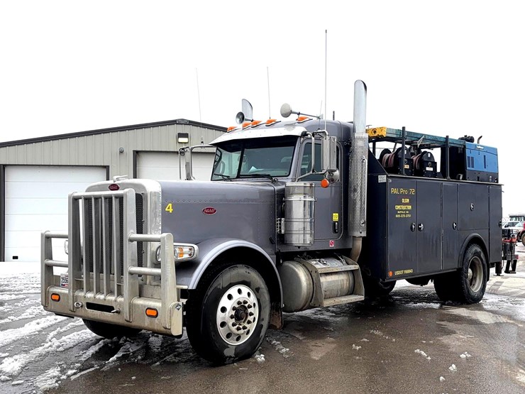 2014-peterbilt-389-image-1