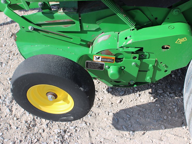 2022-john-deere-560r-image-37