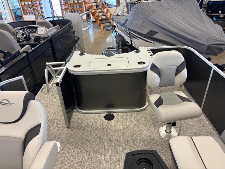 2025-g3-suncatcher-select-18f-pontoon-image-26