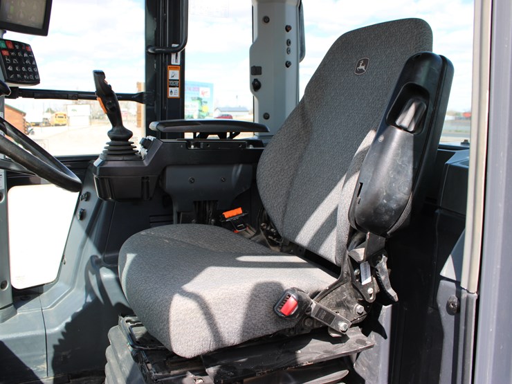 2021-deere-524p-image-42