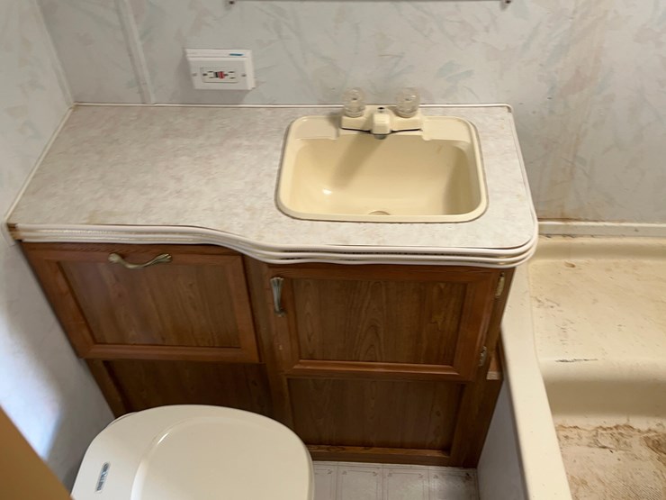 1997-gulf-stream-camper/office-image-39