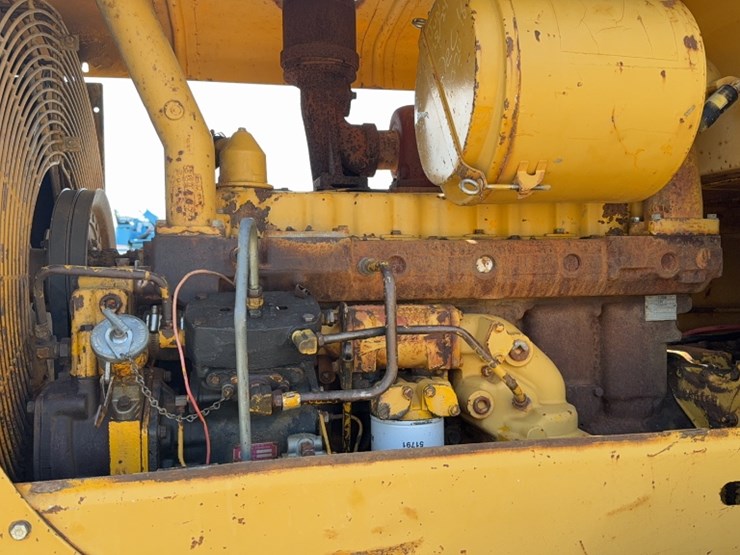 caterpillar-815-image-10