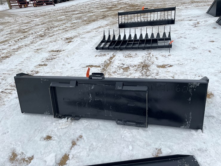 #2040-•-skid-steer-mount-90"-bucket-with-blade-image-6