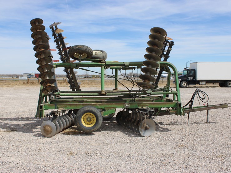 john-deere-235-image-4