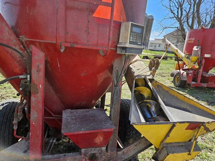 new-holland-355-image-29