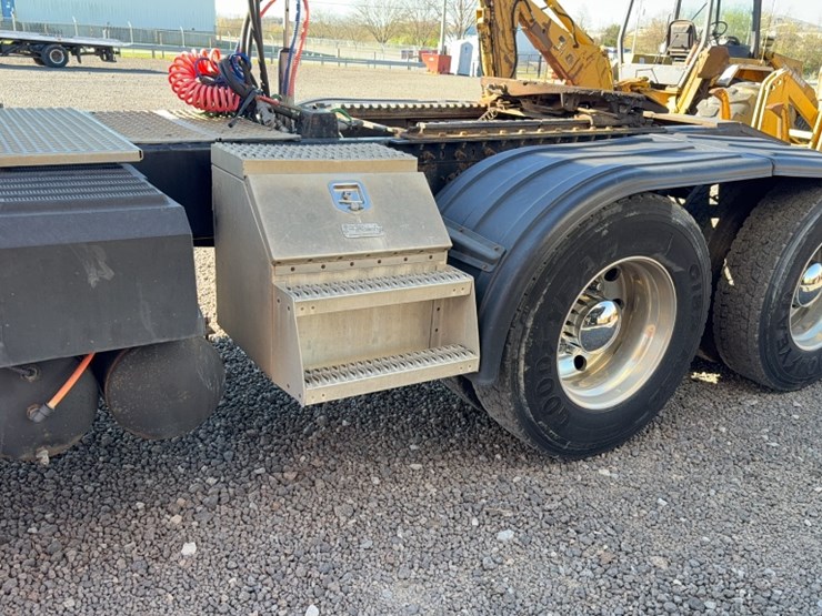 2016-caterpillar-ct660-image-9