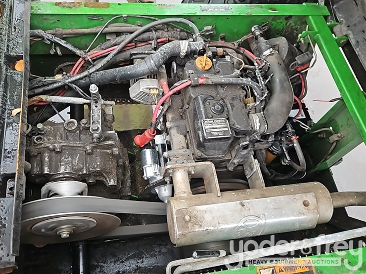 2016-john-deere-gator-image-15