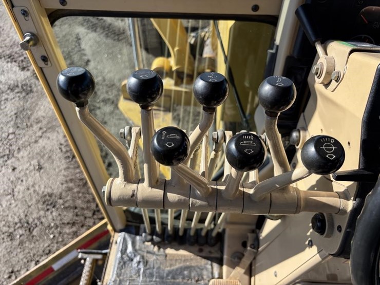 caterpillar-143h-image-47