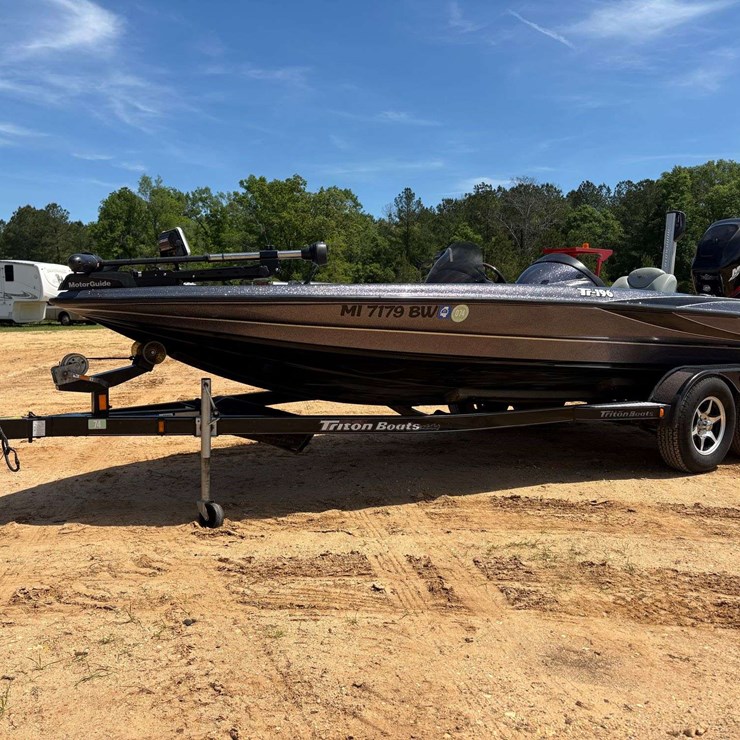 2005 Triton TR-196 W/ Tandem Axle Boat Trailer