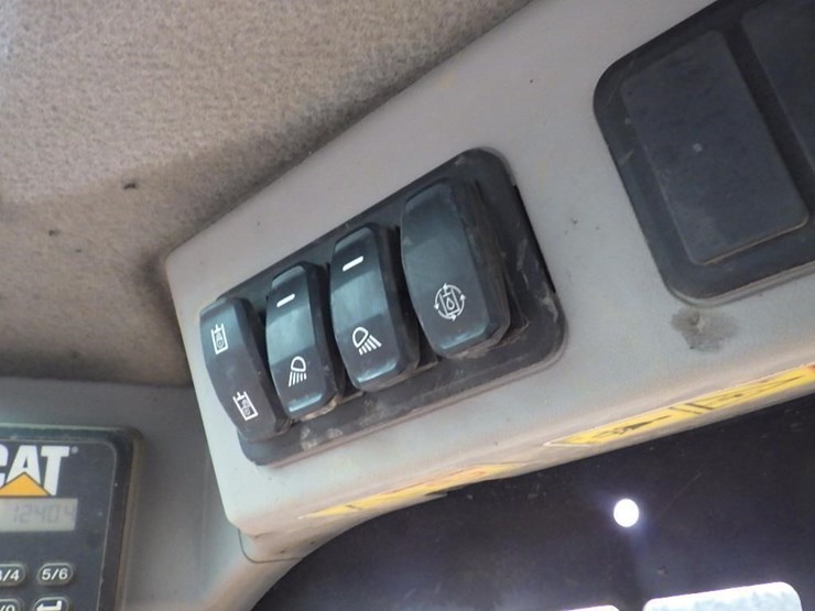 2020-caterpillar-226d3-image-32