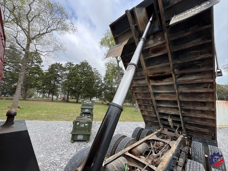 2011-volvo-truck-vhd-tri-axle-dump-truck-image-87