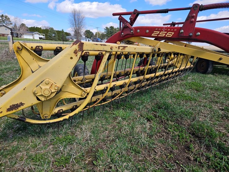 new-holland-258-image-12