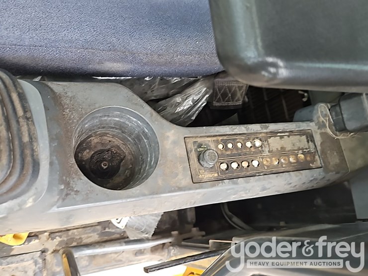 2007-komatsu-pc220-lc-8-image-39