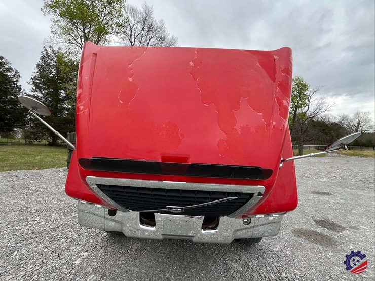 2011-volvo-truck-vhd-tri-axle-dump-truck-image-63