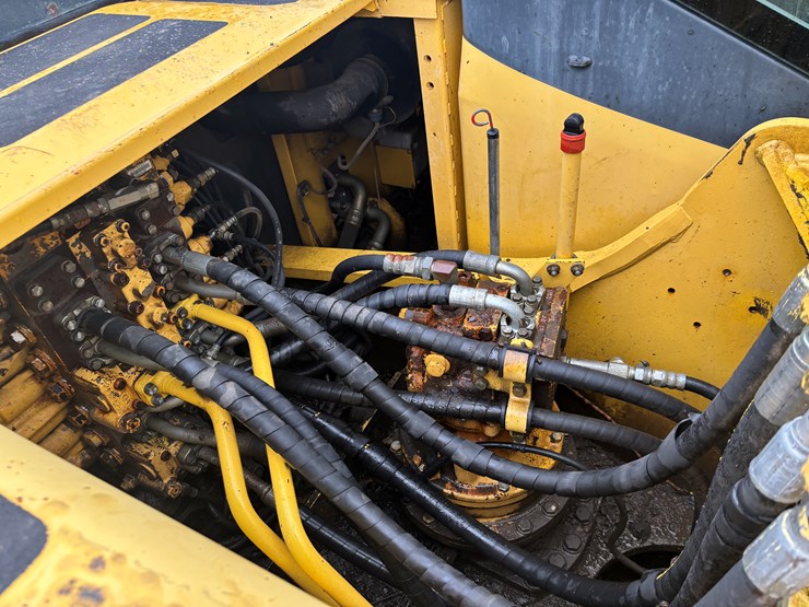 2001-komatsu-pc200-lc-image-70