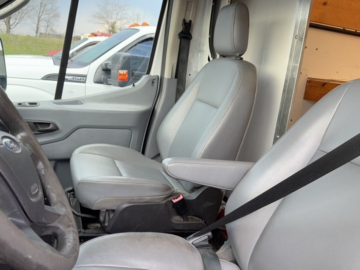 2015-ford-350-image-17