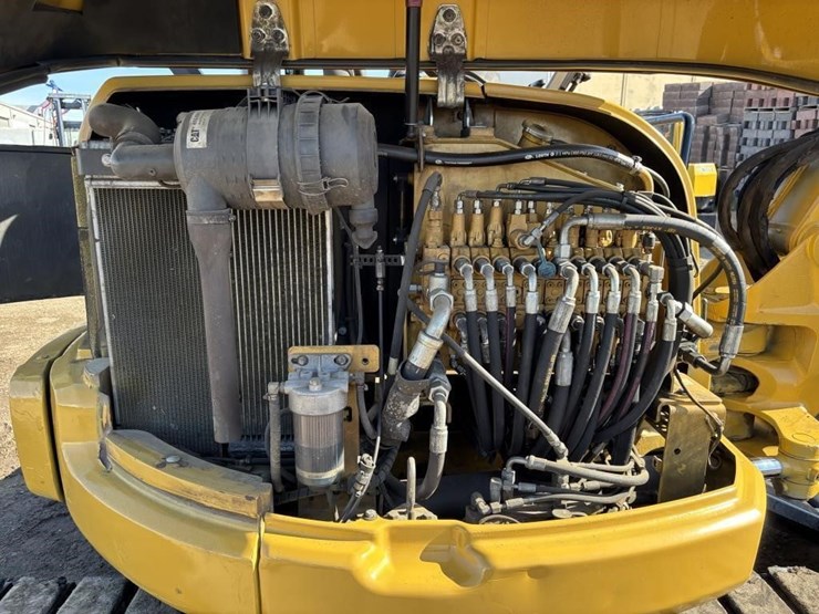 2015-caterpillar-305.5e2-cr-image-38