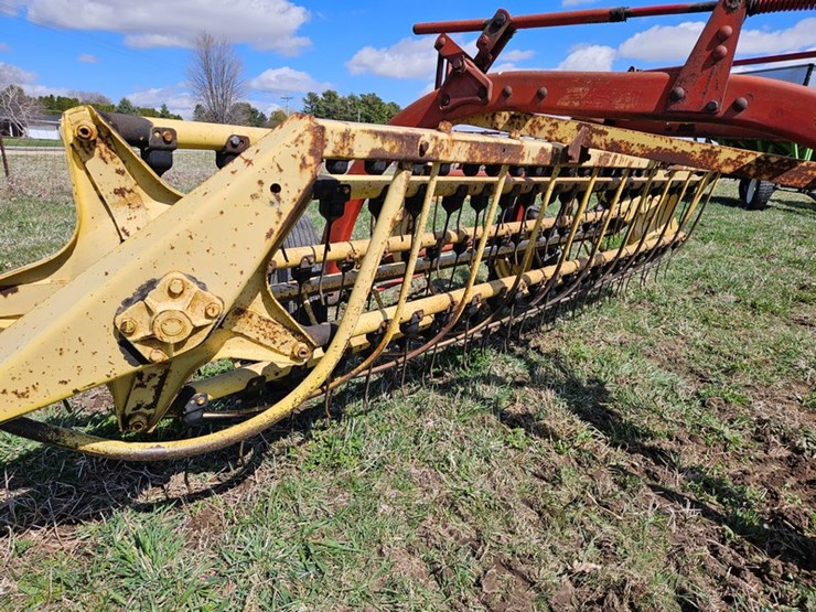 new-holland-258-image-14