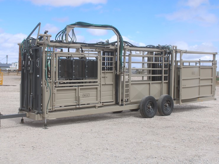 #1083-•-new-circle-t-portable-complete-cattle-processing-system-image-13
