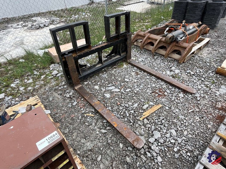 48”-adjustable-forks-attachment-image-5