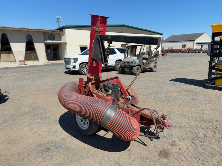 giant-vac-tow-behind-leaf-sucker-image-6