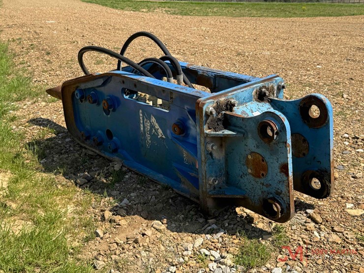 komatsu-pc210-image-1