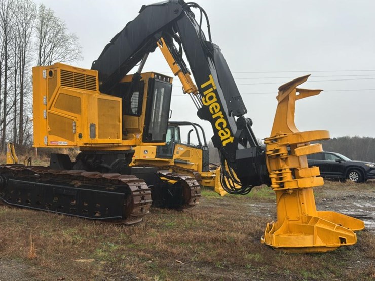 2010-tigercat-lx822c-image-7