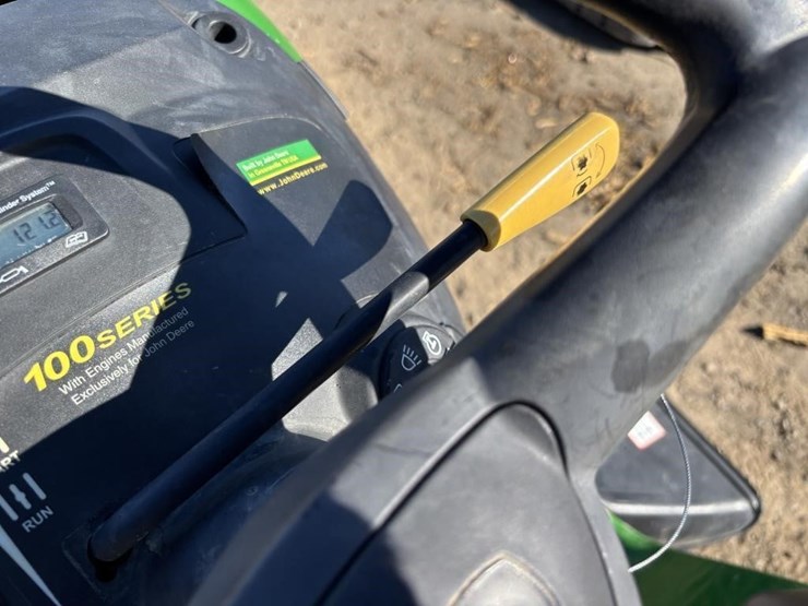 2016-john-deere-d110-image-12