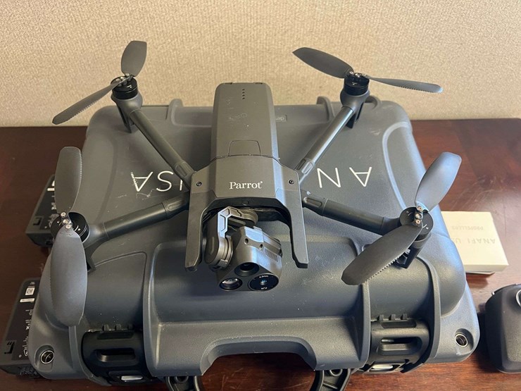 parrot-anafi-usa-foldable-drone-with-4k/thermal-camera-image-8