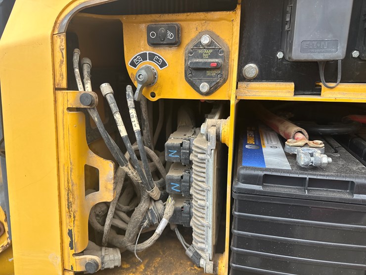 deere-550k-lgp-image-43