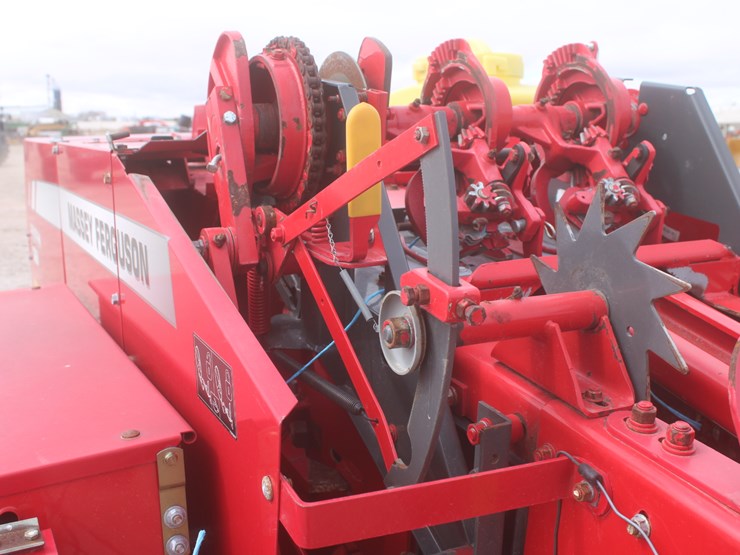 2015-massey-ferguson-1840-image-22