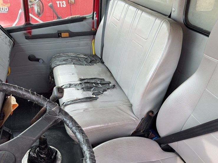 1998-freightliner-fl70-image-18