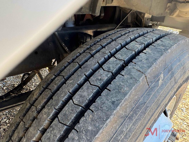 2009-ford-f750-xl-image-16