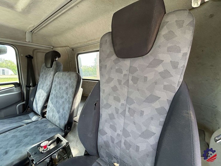 2013-ud-ud3300-s/a-garbage-truck-image-75