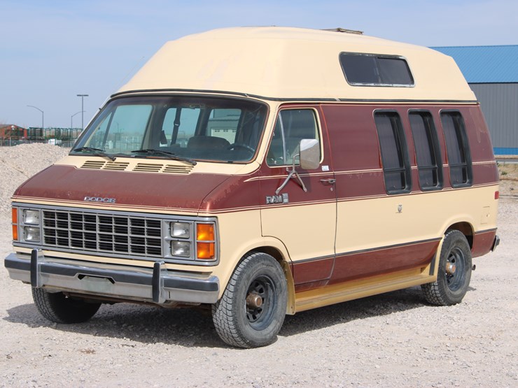 1985-dodge-ram-350-image-2