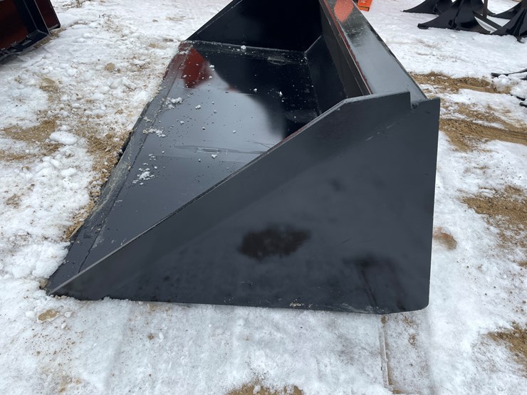 #2041-•-skid-steer-mount-78"-bucket-with-blade-image-8