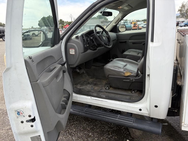 2011-chevrolet-2500-image-10