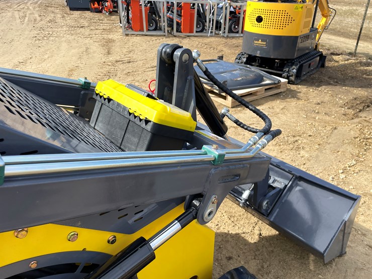 #212-•-landhonor-mini-skid-steer-loader-image-16