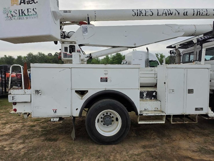 2001-freightliner-fl70-image-8