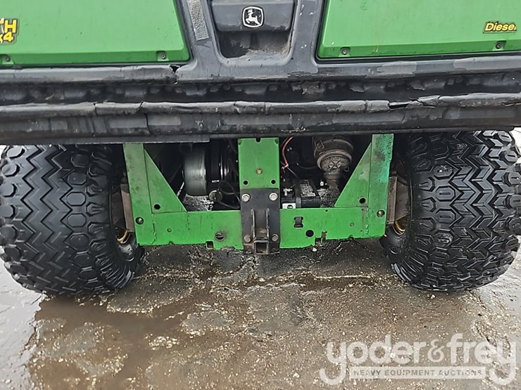 2013-john-deere-gator-image-13