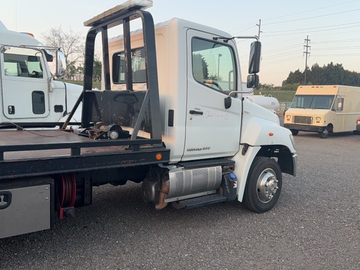 2016-hino-258-image-5