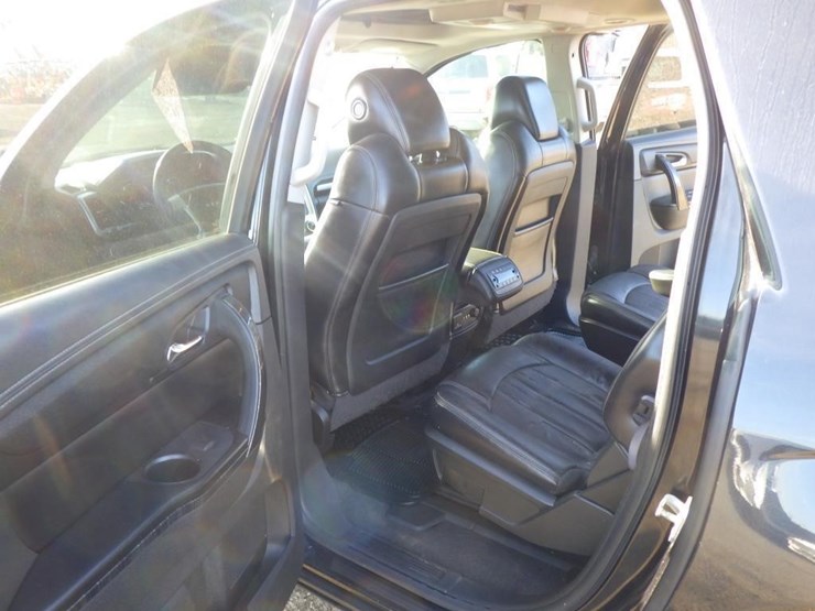 2013-gmc-acadia-image-7