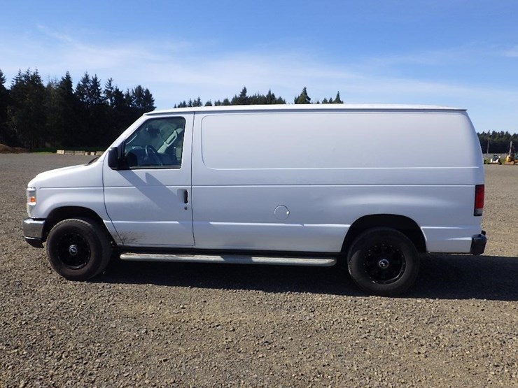 2013-ford-cargo-image-8