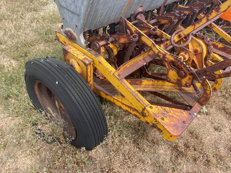 #4057-•-minneapolis-moline-grain-drill-image-5