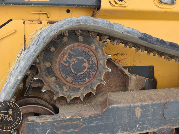 2021-deere-333g-image-31