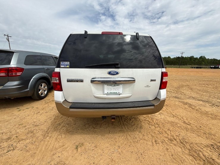 2011-ford-expedition-xlt-image-5