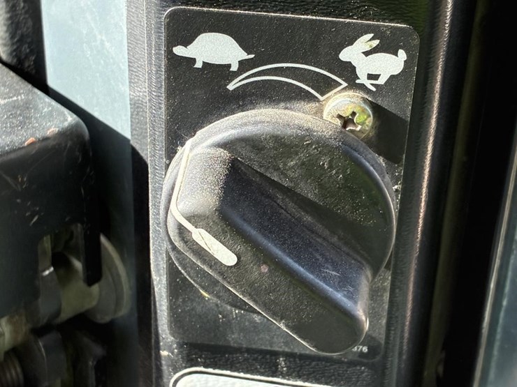 2011-mustang-2700v-image-23